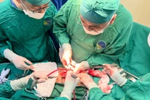 Trì hoãn trị u bàng quang phát triển khổng lồ khiến thận ứ nước nghiêm trọng