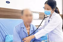 U phổi khiến người đàn ông bị tràn dịch màng tim chèn ép tim cấp nguy kịch