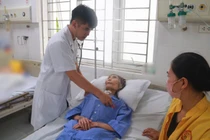 Hành trình nghẹt thở cứu bà 85 tuổi bệnh lý bủa vây mọi phía