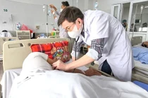 2 quý ông nhiễm khuẩn khuyết, viêm màng não vì ăn lòng lợn, tiết canh