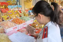 Bán thức ăn đường phố bẩn có thể bị phạt đến 3 triệu đồng