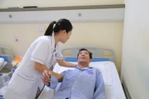 Đau cột sống kéo dài cẩn thận u tủy cổ gây liệt tứ chi