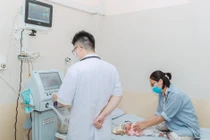 Nhiều trẻ viêm phổi do virus RSV phải thở máy