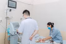 Nhiều trẻ viêm phổi do virus RSV phải thở máy