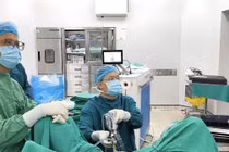 Laser phẫu thuật u tiền liệt tuyến 'khổng lồ' cho cụ ông 94 tuổi