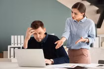 Người EQ thấp thường vô thức nói 5 câu khiến người khác xa lánh