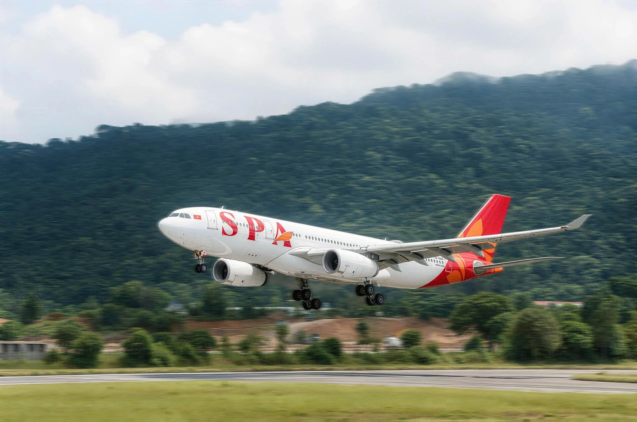 Sun Phuquoc Airways đón Airbus A330 thân rộng đầu tiên tại Phú Quốc