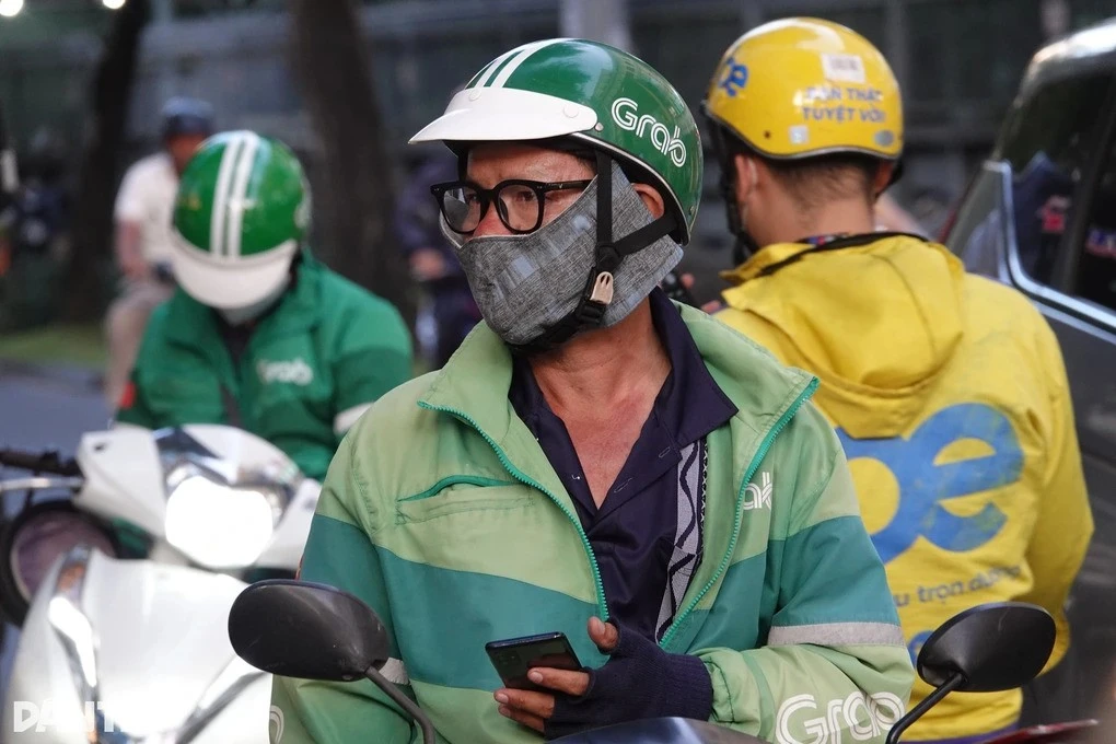 [VIDEO] Cuốc xe 100.000 đồng: Thu nhập của tài xế Grab, Be, Green SM ra sao?