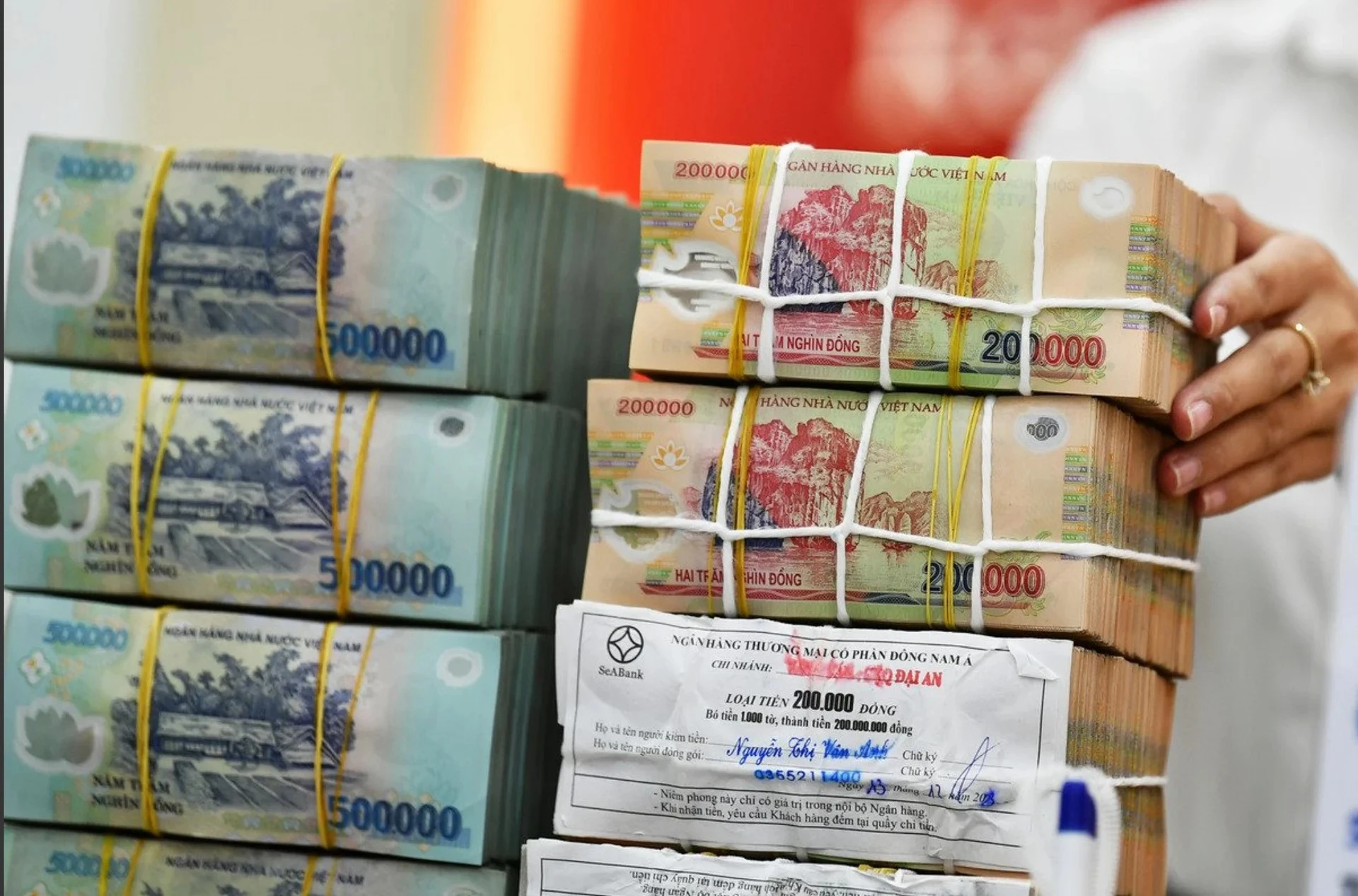 [VIDEO] Hong Leong Bank nâng lãi suất huy động lên 8,6% để thu hút tiền gửi ngoại