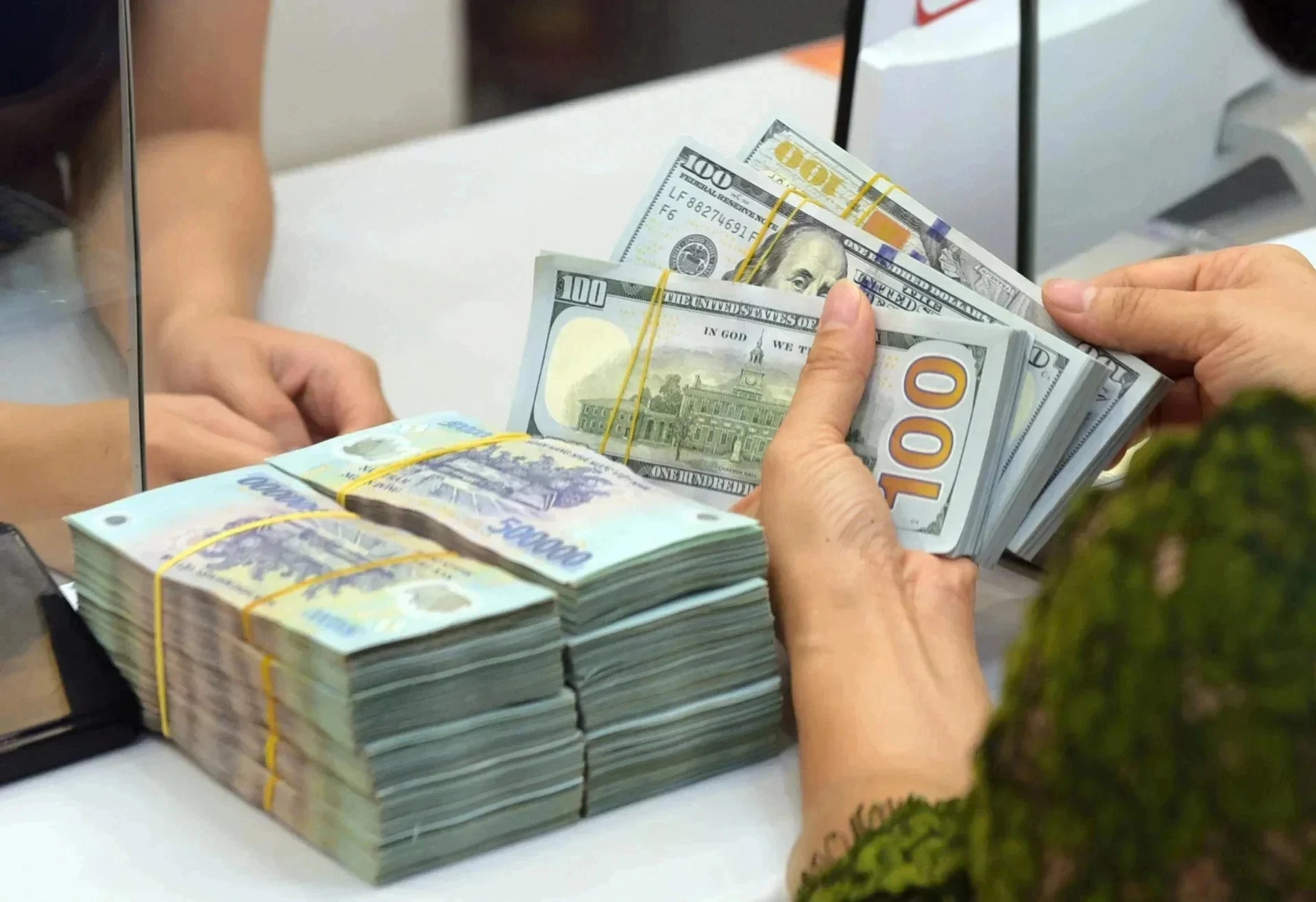 [VIDEO] USD tự do giảm mạnh, tỷ giá Ngân hàng Nhà nước lập đỉnh mới