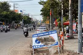Đường Trần Hưng Đạo hơn 123 tỷ đồng ngổn ngang, tiềm ẩn nguy cơ mất an toàn