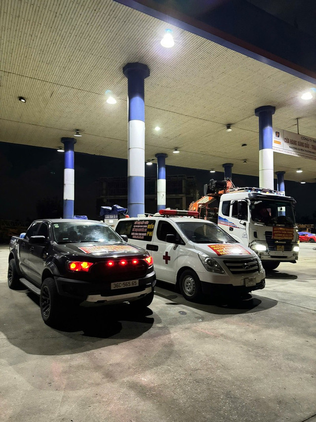 Chuyến xe chở nhu yếu phẩm, phương tiện cứu hộ của Phúc và nhóm bạn de-14.jpg