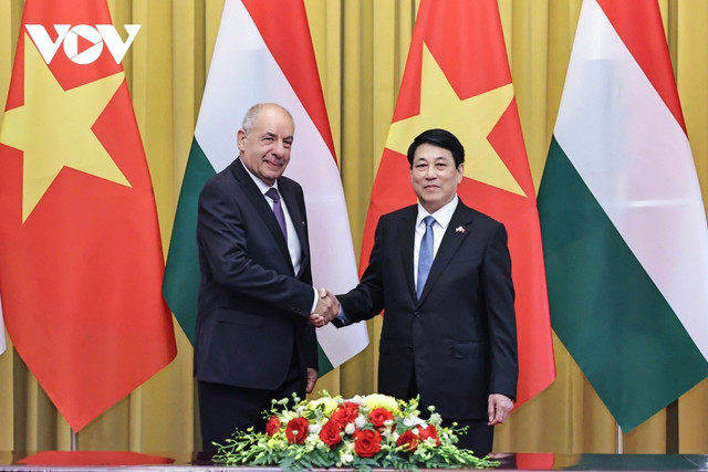 Chủ tịch nước Lương Cường và Tổng thống Sulyok Tamas. abn-4.jpg