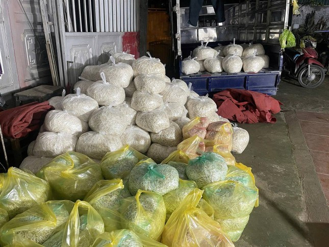 Giá đỗ thành phẩm được bán ra thị trường. Ảnh: Tống Huệ Giá đỗ thành phẩm được bán ra thị trường. Ảnh: Tống Huệ