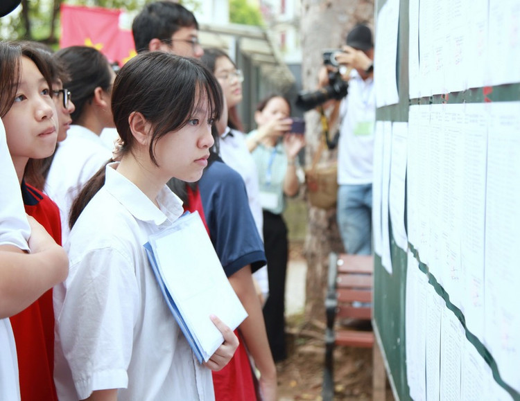 Thí sinh dự thi vào lớp 10 tại Hà Nội năm 2025/Ảnh GD&TĐ. Thí sinh dự thi vào lớp 10 tại Hà Nội năm 2025/Ảnh GD&TĐ.