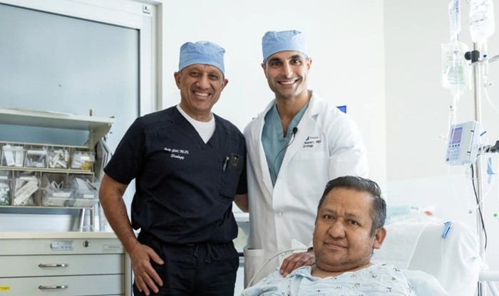 Anh Oscar Larrainzar, 41 tuổi, đã phải cắt bỏ phần lớn bàng quang do ung thư cách đây vài năm. (Ảnh: UCLA) 000.jpg