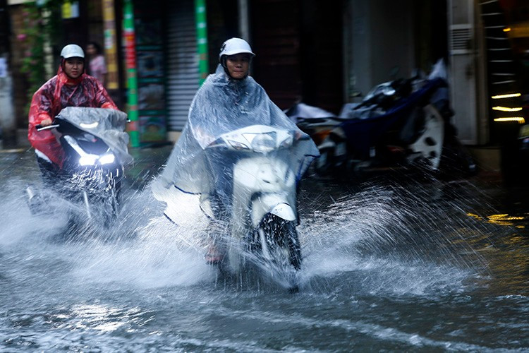 Bắc Bộ và cao nguyên Trung Bộ có mưa dông. Bắc Bộ và cao nguyên Trung Bộ có mưa dông.