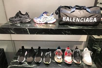 Xứng danh đại gia, Mai Phương Thuý chẳng ngại chi tiền sắm hàng hiệu