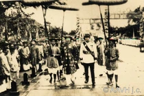 Hình độc vua Bảo Đại tuần du các tỉnh Nam Trung Bộ năm 1933