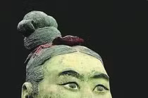 Chiến binh đất nung màu xanh kỳ lạ nhất trong lăng mộ Tần Thủy Hoàng