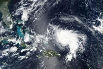 Tổng thống Trump hủy đi nước ngoài, ở lại “đấu” siêu bão