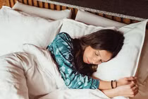 Làm cách này, ban đêm ngủ không bật điều hòa vẫn mát 