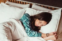 Làm cách này, ban đêm ngủ không bật điều hòa vẫn mát 