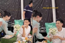 Đang ăn cỗ, chàng trai bất ngờ được bạn gái cầu hôn và cái kết