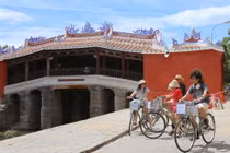 Chùa Cầu Hội An khoác áo mới, du khách khoe ảnh “check in” 