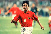 Nhìn lại quá khứ cầu thủ Nguyễn Hồng Sơn vừa được FIFA vinh danh