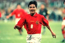 Nhìn lại quá khứ cầu thủ Nguyễn Hồng Sơn vừa được FIFA vinh danh