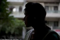 Anh trai bỏ trốn cùng người yêu khiến 2 em gái đối diện hình phạt