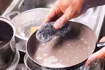 8 thói quen bào mòn tuổi thọ của chảo chống dính