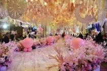 Bất ngờ bị cảnh sát bắt khi đang tổ chức tiệc sa hoa cho con