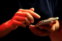 Bất cẩn lưu bức ảnh này trong điện thoại, 350 triệu tiền tài khoản biến mất
