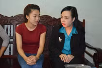 Bộ trưởng Y tế thăm gia đình nữ sinh bị cưa chân