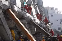 Bắt chủ đầu tư tòa nhà bị sập vì động đất ở Đài Loan
