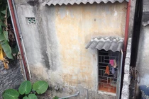 Bi hài gã chồng giết vợ nhảy sông tự vẫn vớ được cọc