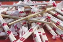 Đũa dùng 1 lần có chất phá hủy phổi, dạ dày và tuyến tụy?