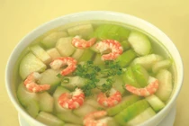 Trổ tài nấu canh bí đao tôm nõn giải nhiệt ngày nắng