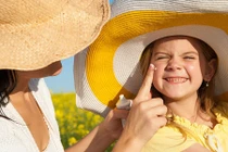 Lý do nên bố mẹ nên dùng kem chống nắng cho trẻ