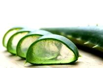 Cách làm nước uống thanh lọc máu từ lô hội, dứa