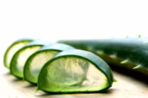 Cách làm nước uống thanh lọc máu từ lô hội, dứa