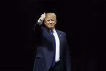 Ngắm những bộ vest trăm triệu của ông Donald Trump