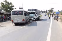 Phó Thủ tướng chỉ đạo điều tra vụ xe khách tông xe tải