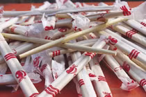 Thói quen dùng đũa khiến cả nhà bị ung thư