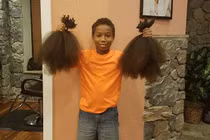 Cậu bé nuôi tóc dài 2 năm tặng bệnh nhân ung thư