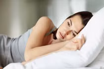 Tức điên khi thấy ảnh nóng của chồng trên mạng lúc chờ khám thai