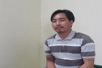 Thiếu chân dài phục vụ, nam thanh niên đánh nhân viên, chém Công an