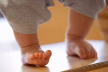 Nguyên nhân bất ngờ khiến trẻ bị biến dạng xương